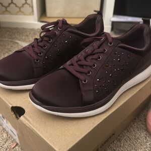 Burgundy Clarks cloud stepper sneakers